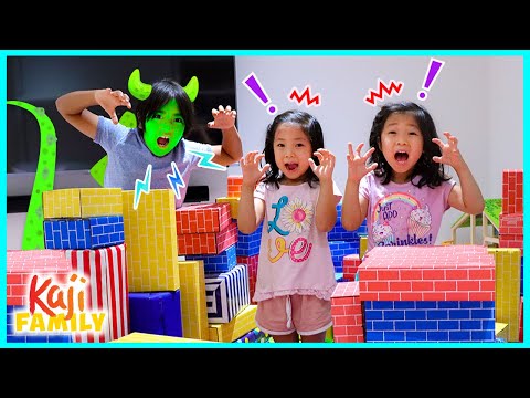 Emma and Kate Build a Box Fort with Ryan!