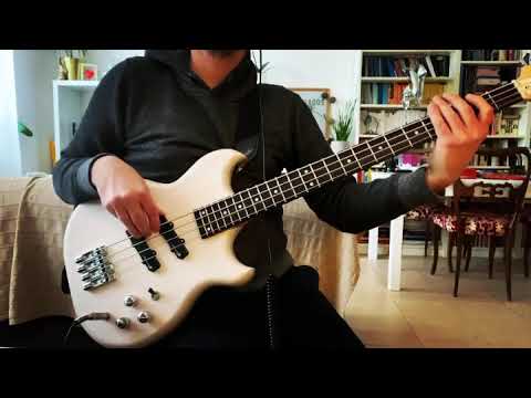 Chowny SWB-1 vs Sire U5 (short scale bass comparison)