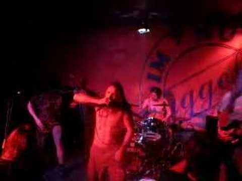 Metal over Muggefug: Maggot shoes - Shut up (live)