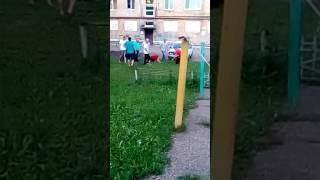 Поимел малышку во дворе Поимел малышку во дворе