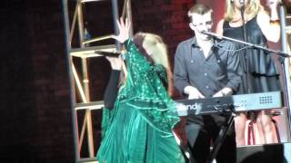 Brian May And Kerry Ellis-Somebody To Love-11/06/11-Hampton Court,Surrey