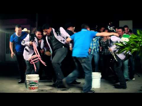 download lagu mp3 mp4 La Serenata De Un Loco, download lagu La Serenata De Un Loco gratis, unduh video klip La Serenata De Un Loco