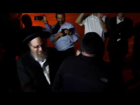 Kozhnitz Ephraim Bo BaYom Dancing