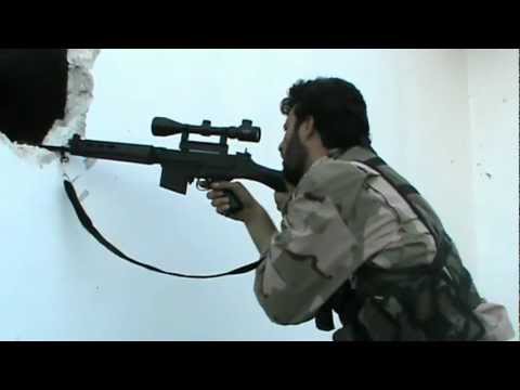 الملازم أول مرشد الخالد قائد عمليات لواء شهداء الأتارب يقوم باستهداف عناصر لقوات النظام بواسطة قناصة في مدينة اعزاز