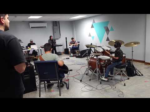 Feli ensayando "Rey De Infinidad" con banda