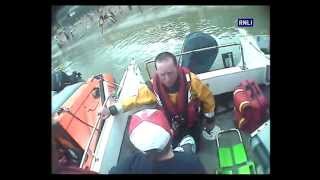 preview picture of video 'New Quay lifeboat helps young lad with dislocated hip'