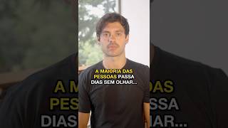 …pra uma árvore e o corpo cobra