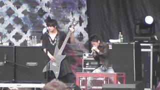 Dir En Grey - Lie Buried With a Vengance (Sonisphere UK, 2010 HD)