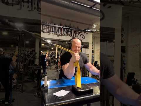 Getting back to form slowly! #sandrissedis #armwrestlingtraining #armwrestling #eastvswest