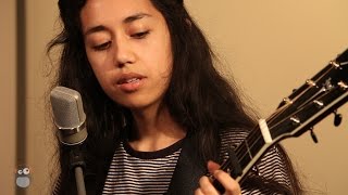 Haley Heynderickx – Unless || Live Session @uniFM Studio