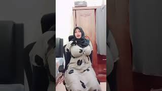 Download lagu tante stw bikin goyang halu  #jilbab #hijab #gemoy mp3 Download lagu tante stw bikin goyang halu  #jilbab #hijab #gemoy mp3