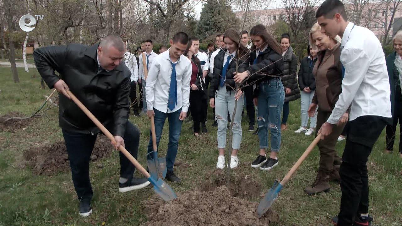 Засадиха четири фиданки в ПГДС "Цар Иван Асен ІІ" в Хасково по повод Седмицата на водата