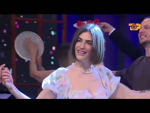 Arvi Mene elektrizon të ftuarit me potpuri këngësh greke – E Diell 16.04.2023