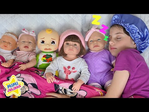 Mimi e Julinha na Hora da soneca com Bebês Bonecas