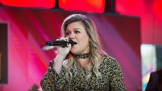 Kelly Clarkson Performs &#39;Love So Soft&#39; &amp; &#39;Meaning of Life&#39; on The Today Show LIVE 10/30/17