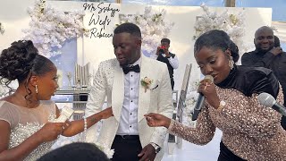 Download lagu Lydia Jazmine akyankalanyiza wedding ya Chosen Becky ne Professor Ssekajja, abagole bakyekoze  mp3