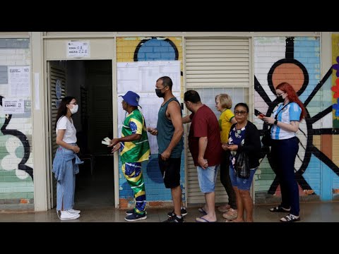 البرازيليون يتوجهون إلى مراكز الاقتراع في الدورة الثانية من الانتخابات للحسم بين لولا وبولسونارو