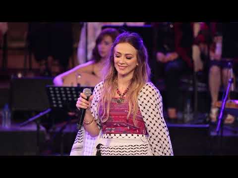 Dalal Abu Amneh - دلال أبو آمنة- El Amal- Live sur la scène du Festival International de Hammamet.
