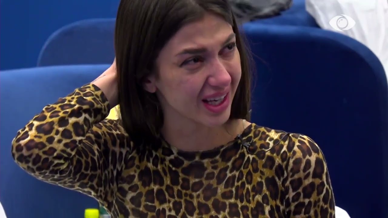 Loredana nuk mban dot lotët teksa lexon letrën që i ka dhënë Jozi, Gerta i qëndron pranë