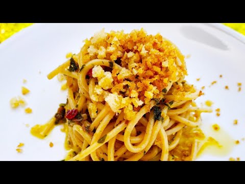 Spaghetti con acciughe sott'olio e mollica di pane alla calabrese