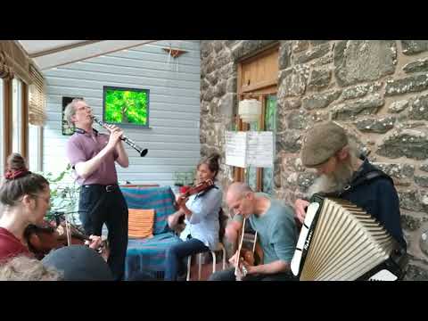 Di mame iz gegangen in mark arayn - Klezmer Freylekhs