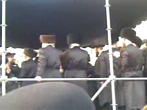 Modzitz-Seret Viznitz wedding pt 3 (Chupa)
