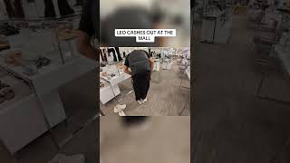 Download lagu He Cashed Out at the Mall mp3 Download lagu He Cashed Out at the Mall mp3