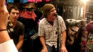 5/28/09 - Just Left "Memmi" at Hot Topic