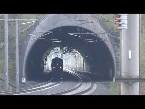 ICE 1 schaukelt durch den 420m langen Wadenbergtunnel auf der Sfs Göttingen-Hannover
