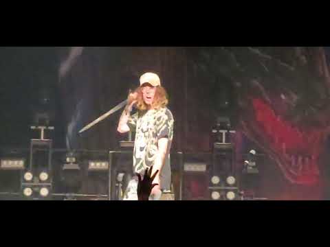 Jeris Johnson his drummer Blakswan throwing his drum sticks to crowd  Feb 1st 2022