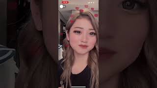 真ん中の黒の子　tiktokライブ　見えたかな