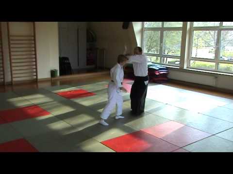 Yokomen-Uchi Ude-osae (Ikkyo) (Irimi)