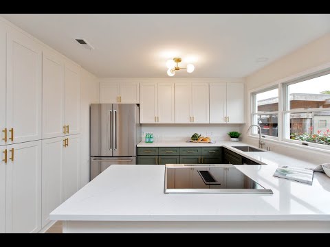 676 Centre Court | Contemporary Harbor Bay Townhouse/Condo Near Top Schools, Ferry + Shoreline