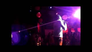 Glenn Lewis Performs Don&#39;t You Forget It Live