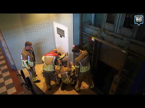 Vier mensen uit lift bevrijd op NS station