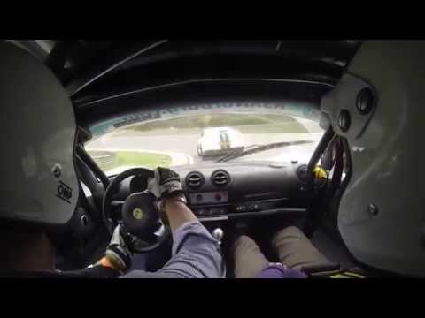 Lotus Exige 260 Cup v GTR @ wet Ascari with spin..
