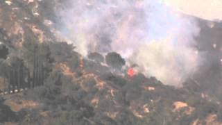 preview picture of video 'Monrovia Hill Brush Fire - 3:55 PM Helicopter Precision Fire Fighting'
