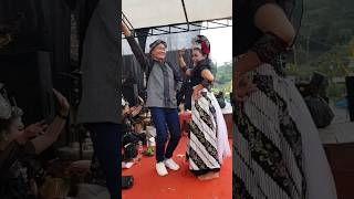 Download lagu When You are Invited to Dance #thevetpreneurvoice #indonesia #jaipong mp3