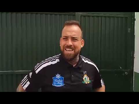 Jeser Tapia entrenaor de la UD Guargacho ante el CD Bahía de Santiago