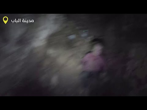 ホワイトヘルメットは、アレッポでよく閉じ込められた子供を救う (White Helmets save child trapped in Aleppo well)