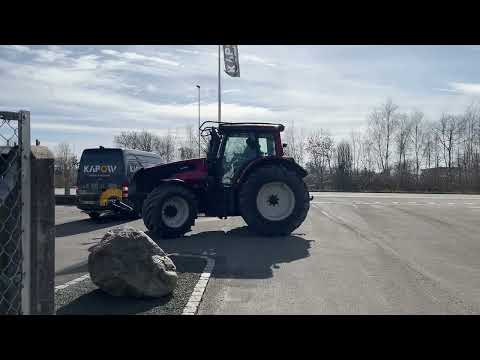 Video: Valtra T202 tractor with forest cover 1