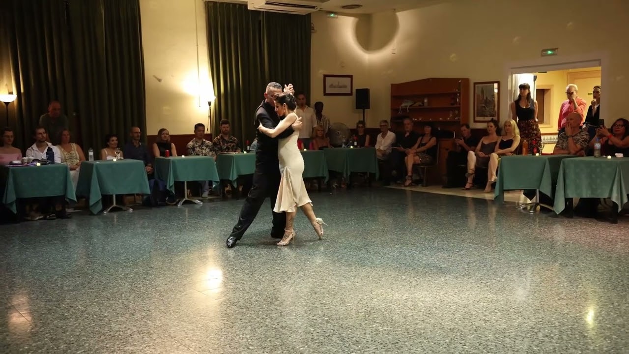 Video thumbnail for Francesca Vaccari i Diego Escobar, Agost 2025, Milonga Casa València, Barcelona