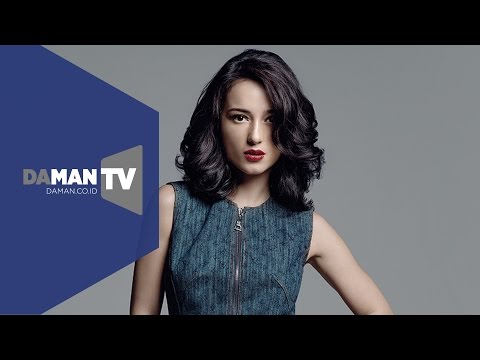 DA MAN Asks Julie Estelle About the State of Her New Year's Resolutions