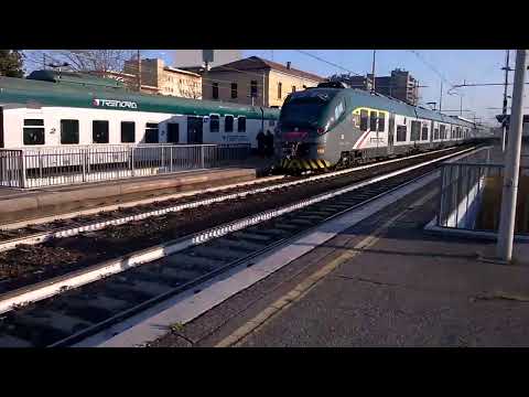 ETR526 012+ETR425 039, E464 324+7 piano ribassato Trenord - Milano Greco - 25/03/2022