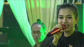 Download lagu SENYUM MEMBAWA LUKA - ANIE ANJANI || COVER mp3