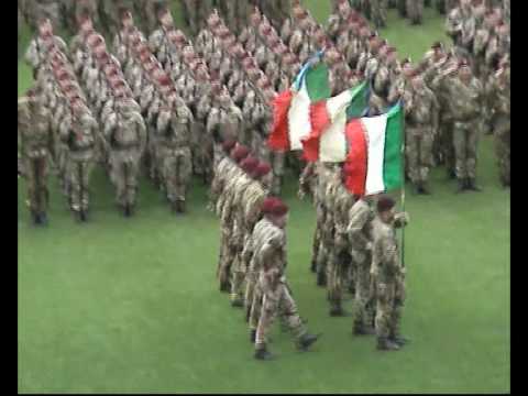 Festa della Brigata Folgore 2009   onori alle bandiere