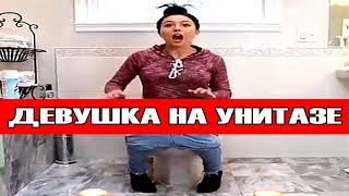 Красивая попка красиво кушает красиво какает и купается в снегу