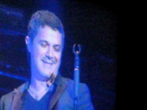 Cuando Nadie Me Ve- Alejandro Sanz & Gianmarco (Estadio Monumental, Lima, Peru, 2010)