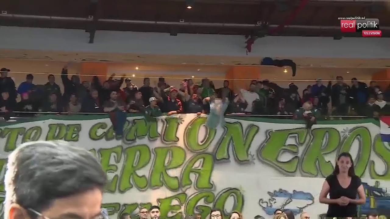 En un acto en Tierra del Fuego, Ferraresi tuvo que pedir al público que aplaudan al Presidente