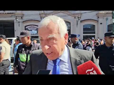 Incendio en el mercado San Miguel: Sáenz recorrió la zona afectada y se solidarizó con los puesteros